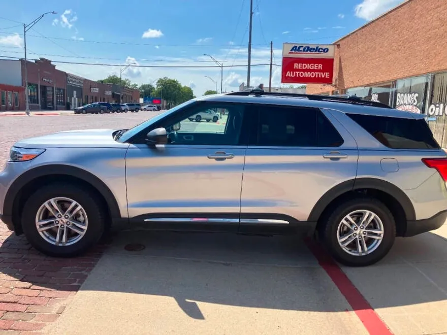 2022 Ford Explorer XLT photo 1