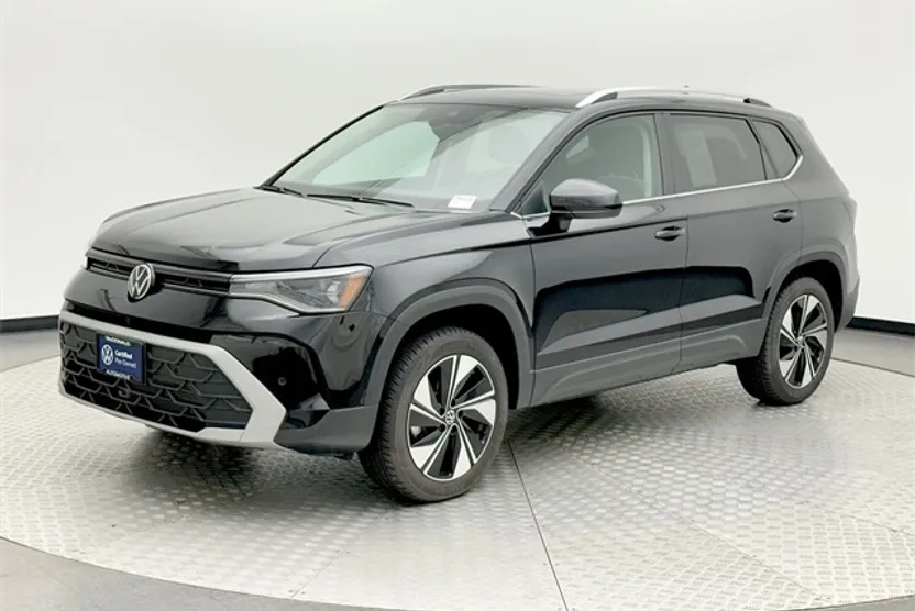 2025 Volkswagen Taos SE photo 1