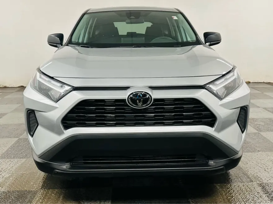 2023 Toyota RAV4 LE photo 2
