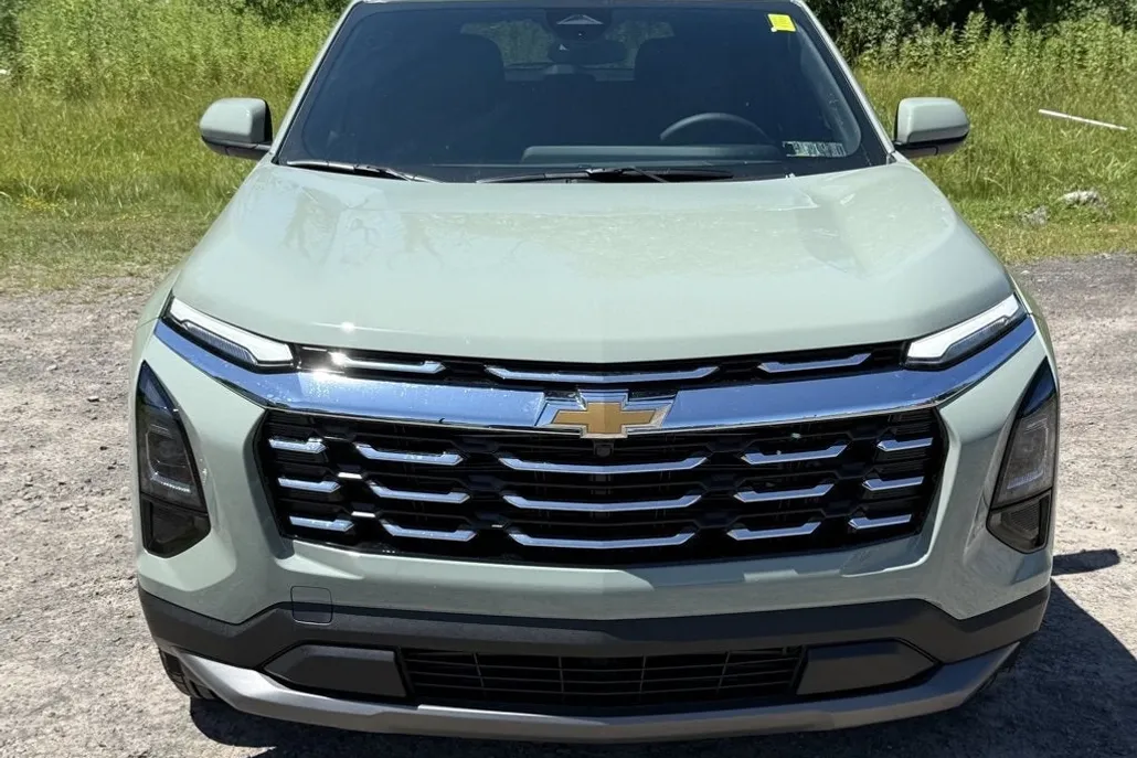 2026 Chevrolet Equinox LT photo 1