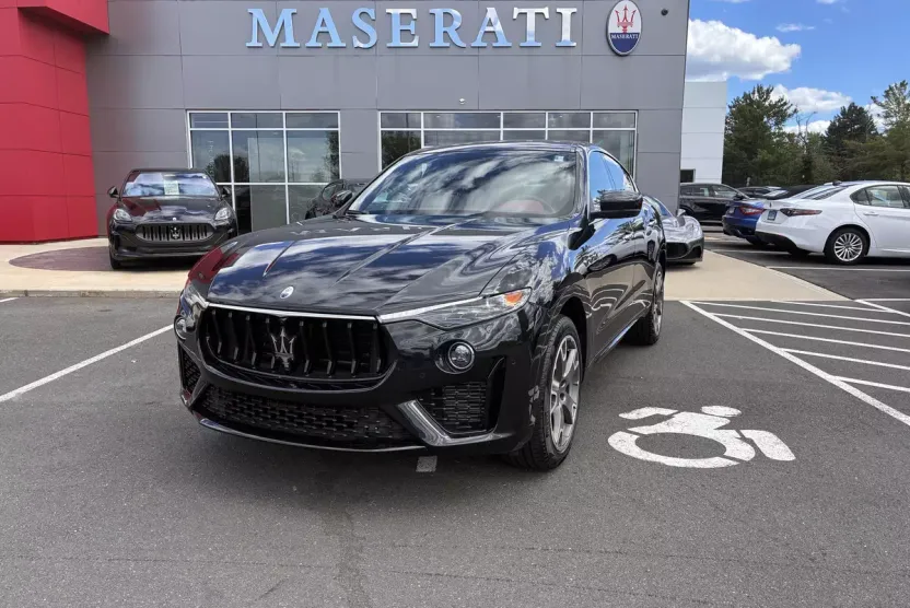 2022 Maserati Levante Modena photo 1