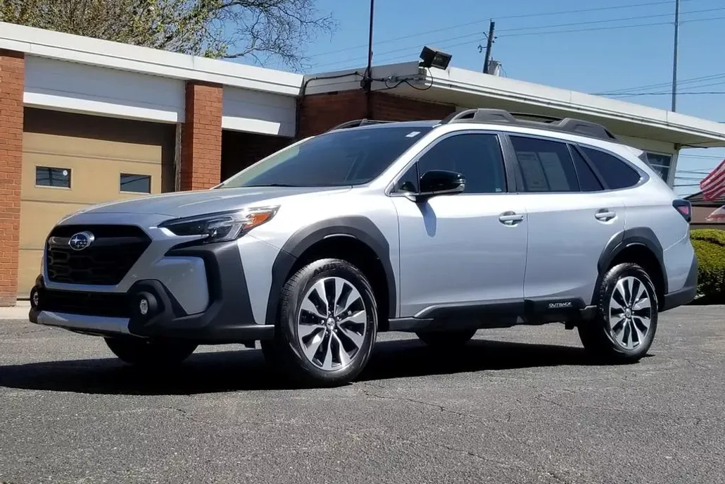 2025 Subaru Outback Limited XT photo 1