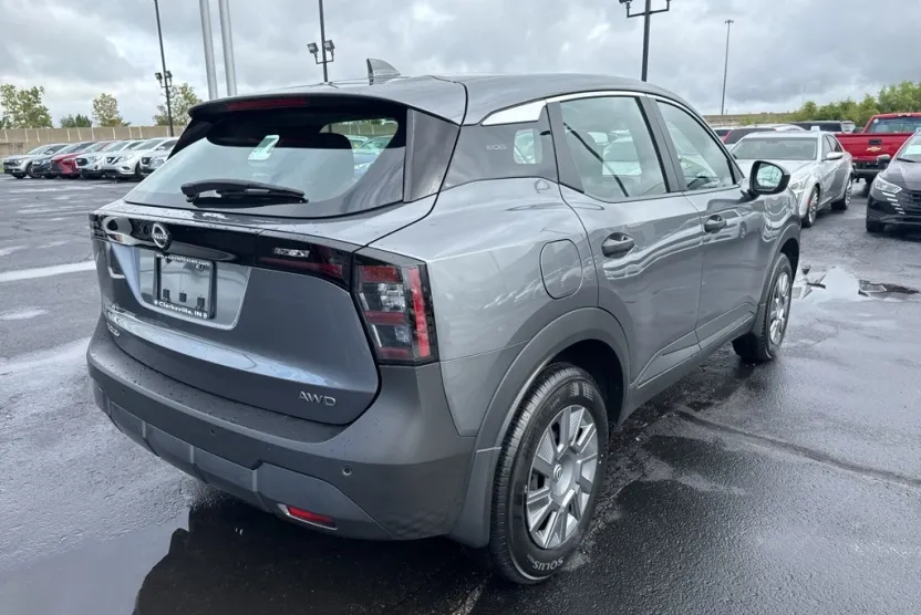 2025 Nissan Kicks S photo 1
