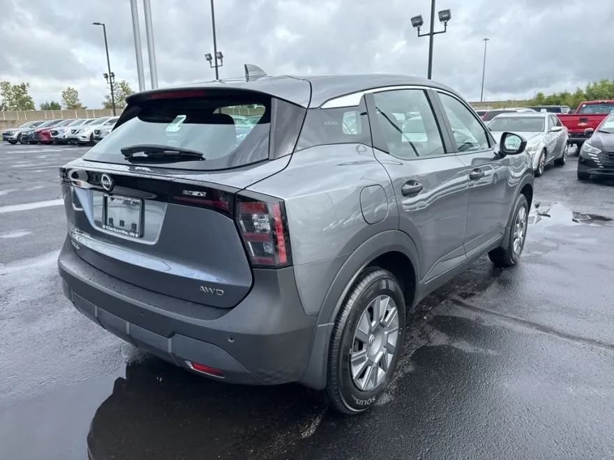 2025 Nissan Kicks S photo 1
