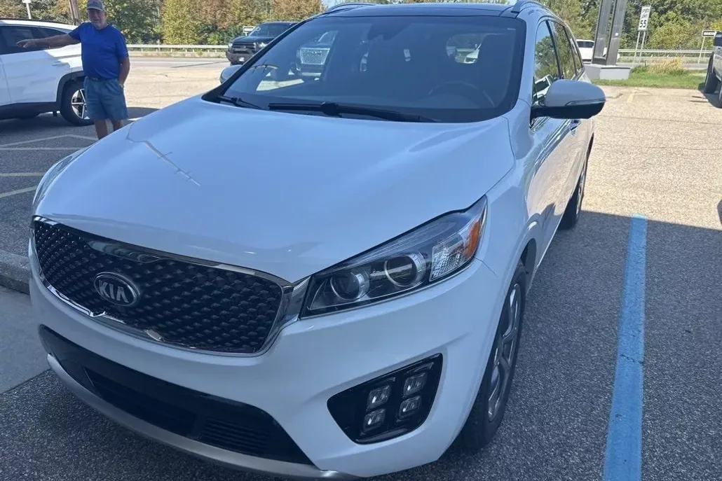 2016 Kia Sorento SX Limited photo 1