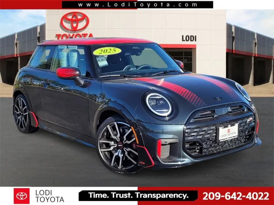 2025 Mini Cooper 2 Door Hardtop Iconic photo 1