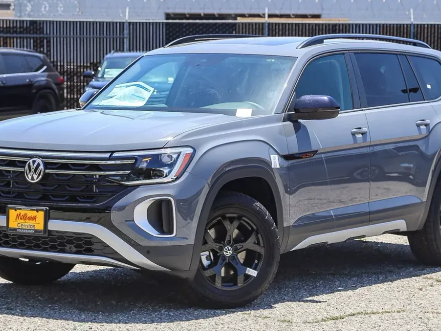 2025 Volkswagen Atlas Peak Edition SE photo 1