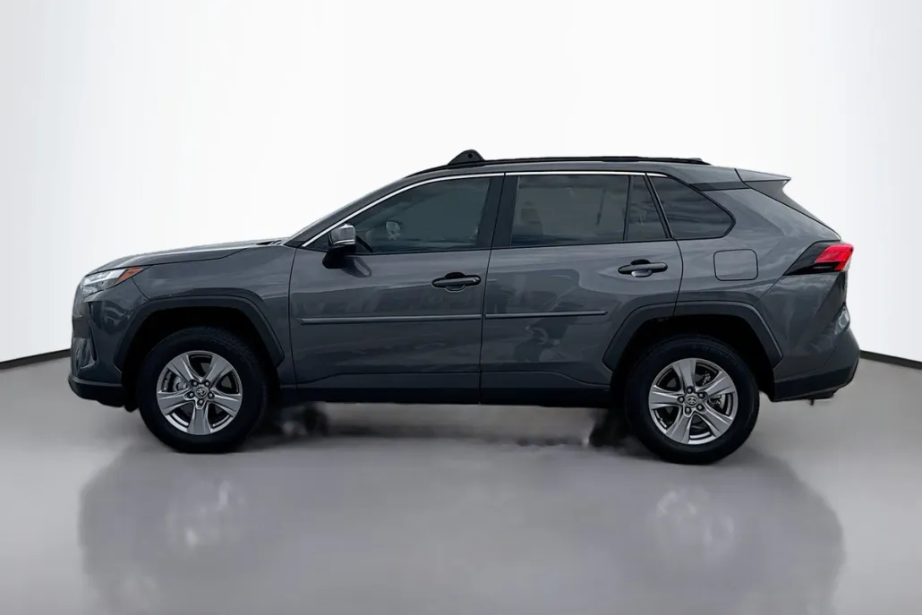 2022 Toyota RAV4 XLE photo 1