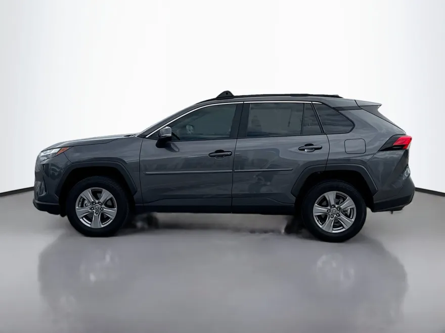 2022 Toyota RAV4 XLE photo 1