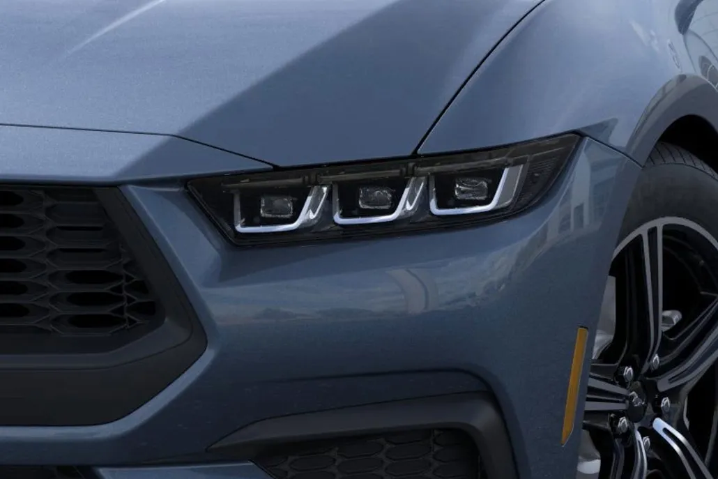 2025 Ford Mustang EcoBoost photo 1