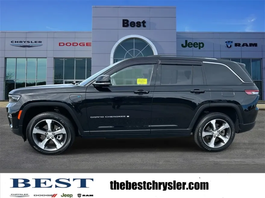 2023 Jeep Cherokee Base photo 1