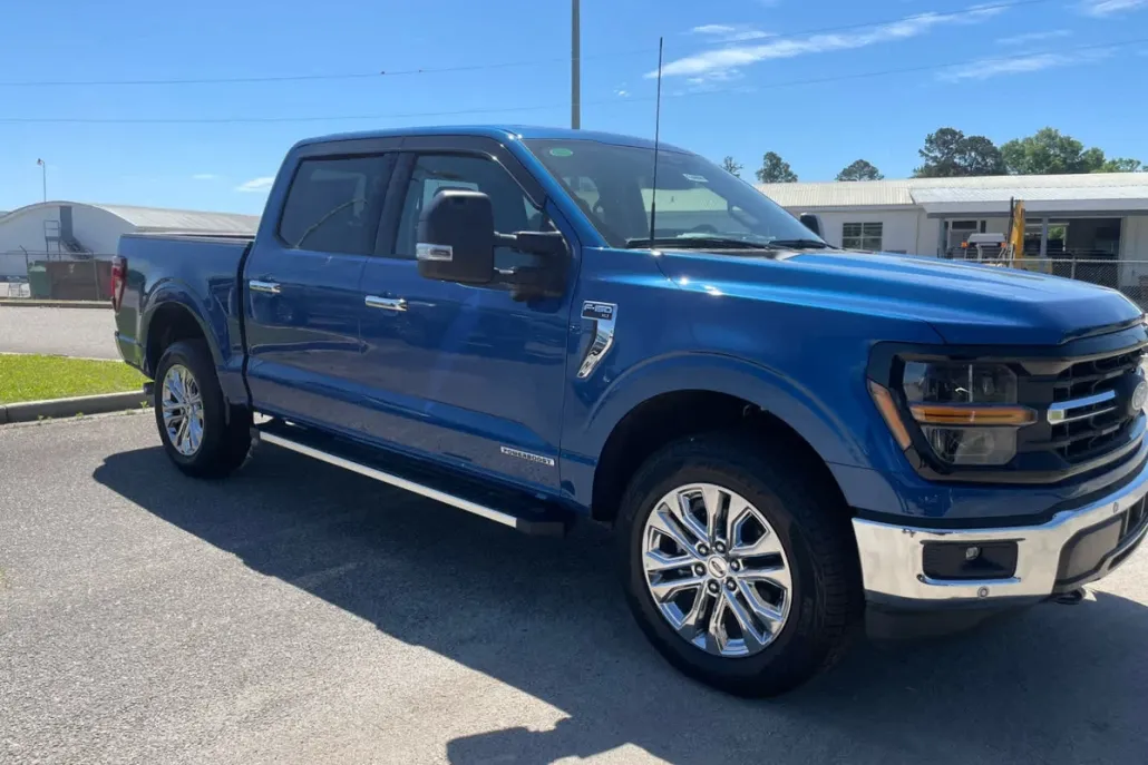 2025 Ford F-150 XLT photo 1