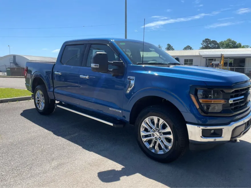 2025 Ford F-150 XLT photo 1