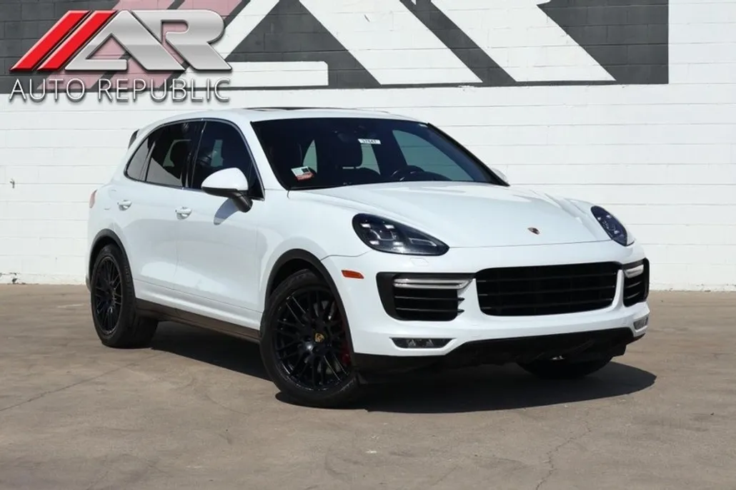 2015 Porsche Cayenne Turbo photo 1
