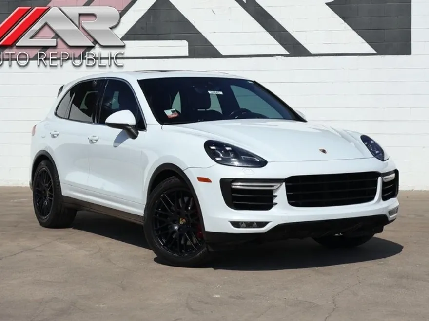 2015 Porsche Cayenne Turbo photo 1
