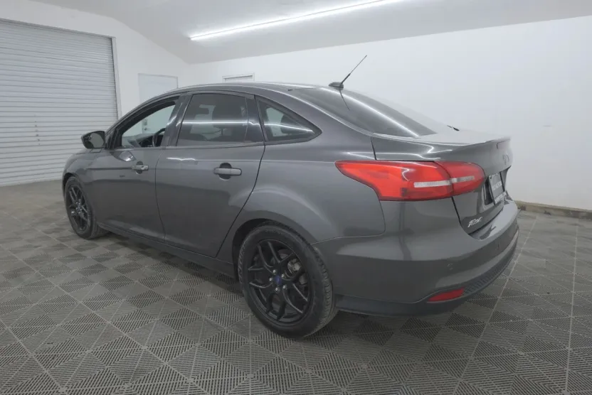 2016 Ford Focus Sedan photo 1