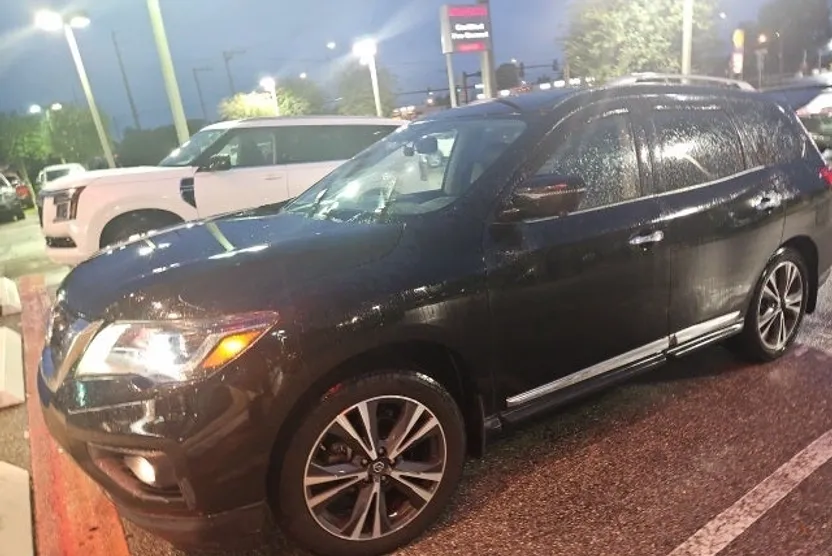 2018 Nissan Pathfinder Platinum photo 1