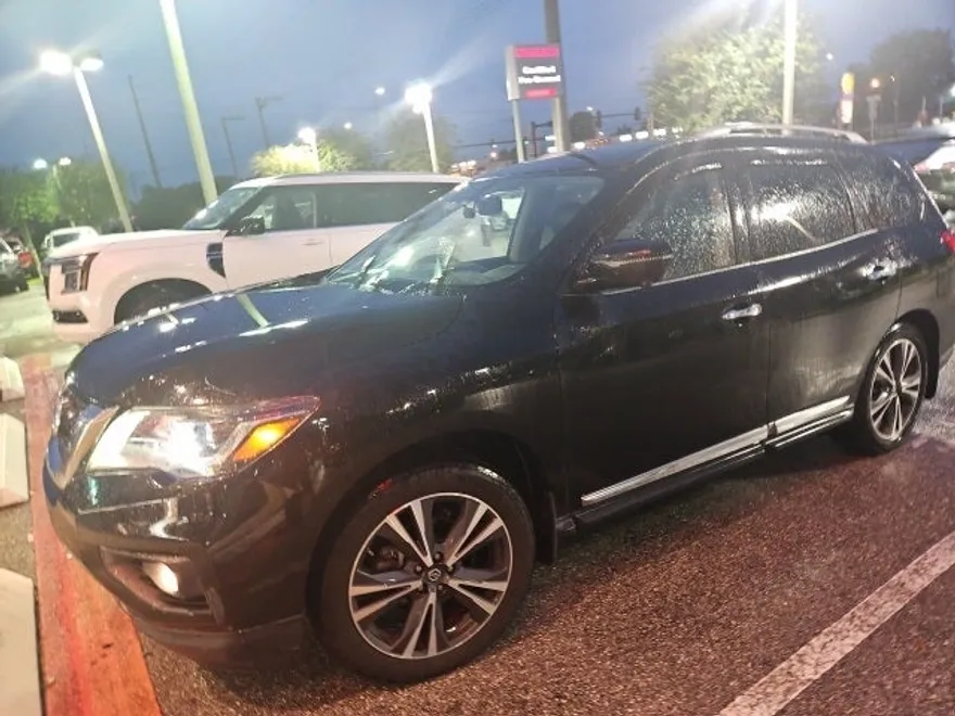 2018 Nissan Pathfinder Platinum photo 1