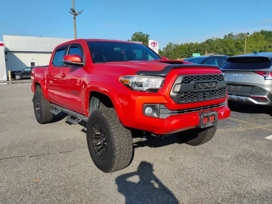 2017 Toyota Tacoma TRD Sport 4x4 photo 1