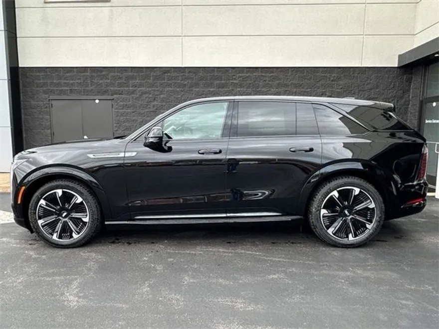 2025 Cadillac Escalade IQ Sport photo 1