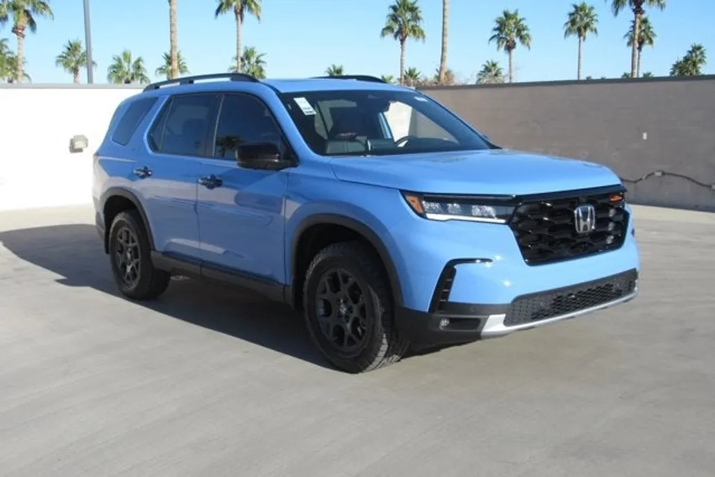 2025 Honda Pilot TrailSport photo 1