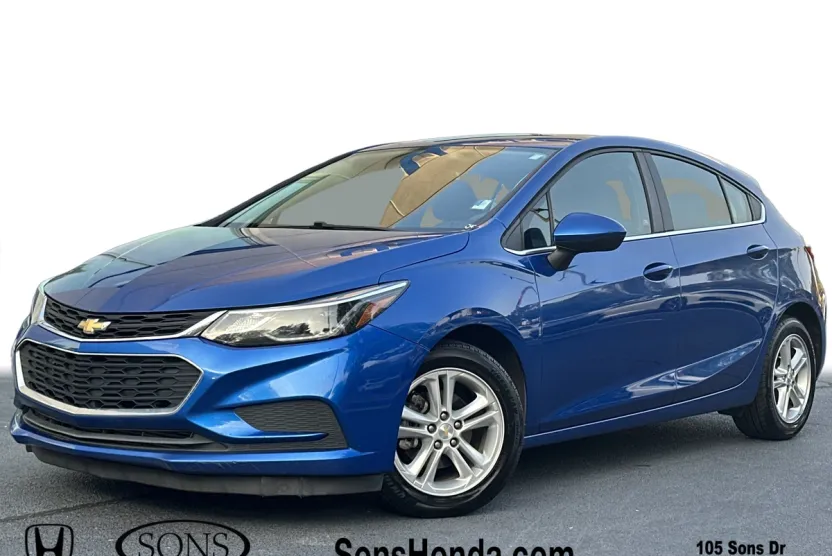2017 Chevrolet Cruze LT photo 1