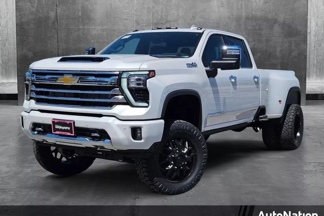 2025 Chevrolet Silverado 3500HD High Country photo 1