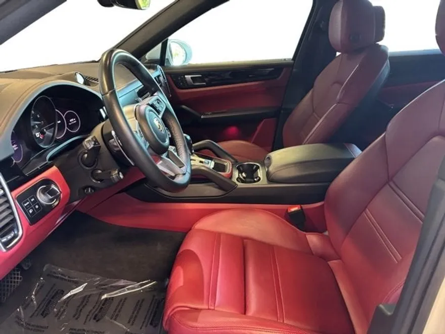 2022 Porsche Cayenne Base photo 1