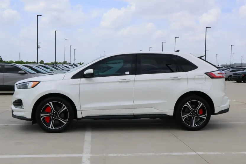 2022 Ford Edge ST photo 1