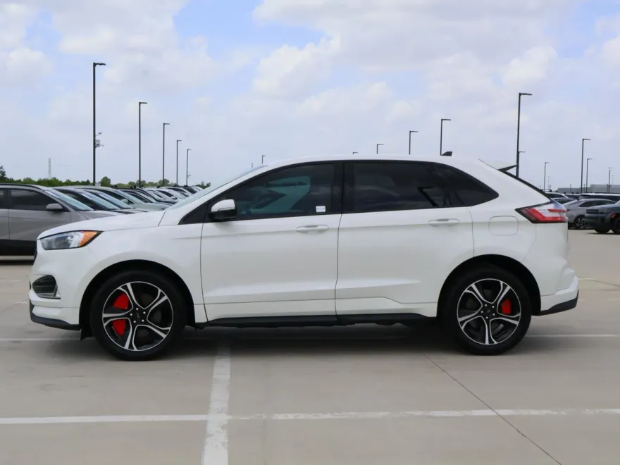 2022 Ford Edge ST photo 1