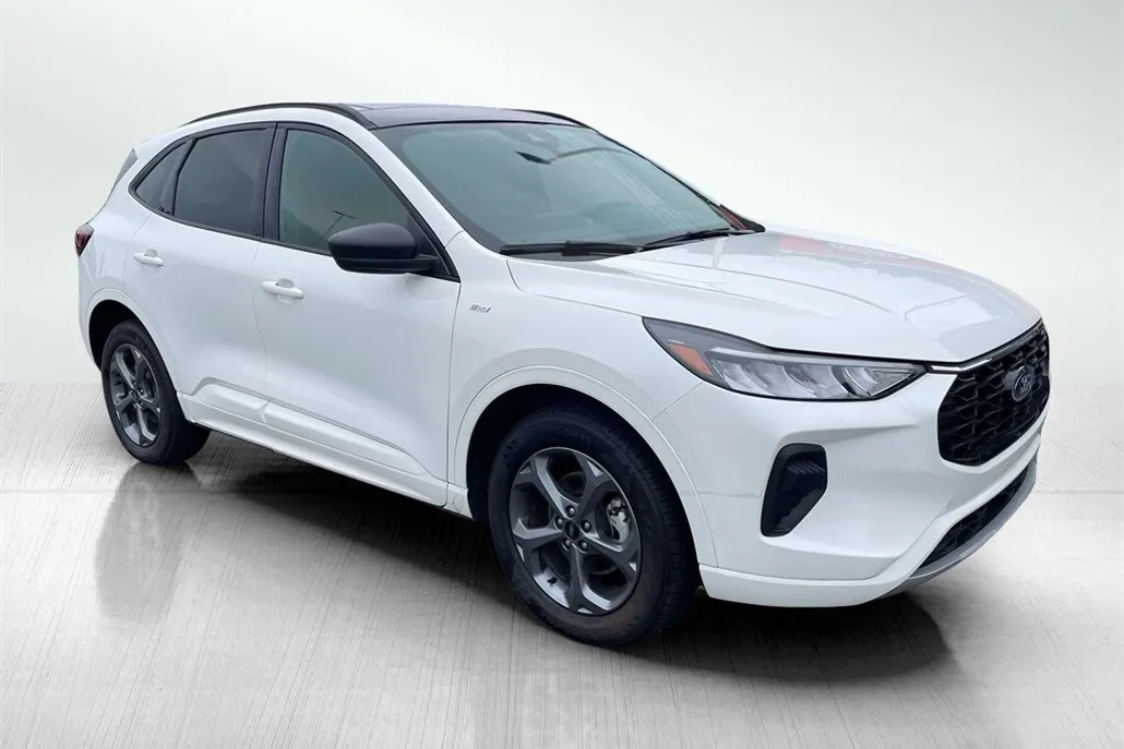 2023 Ford Escape ST-Line photo 1