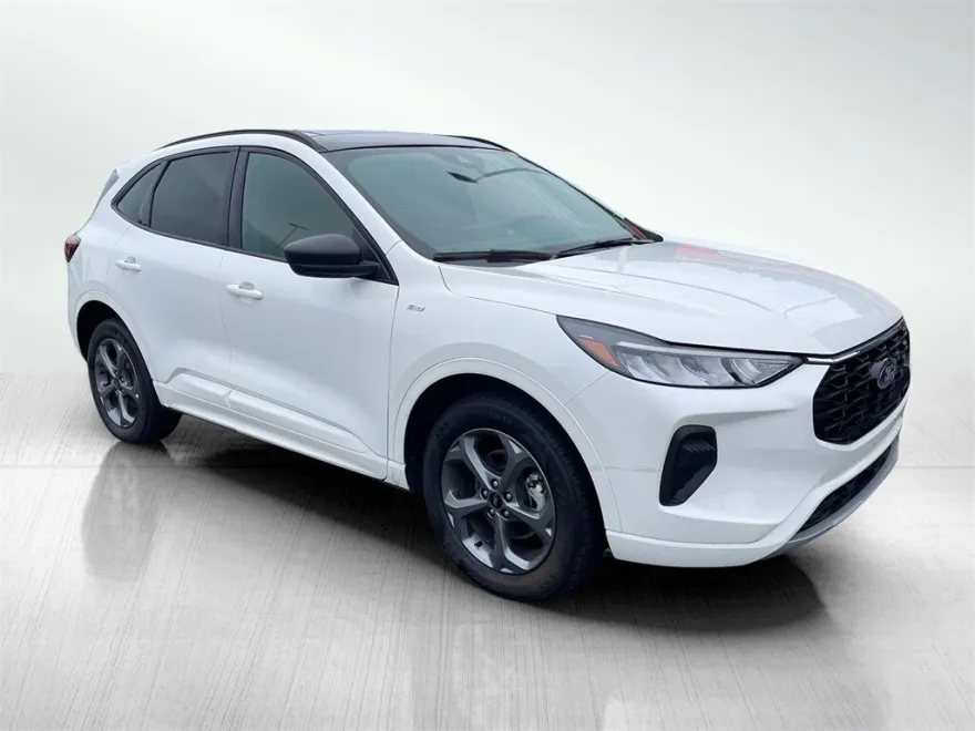 2023 Ford Escape ST-Line photo 1