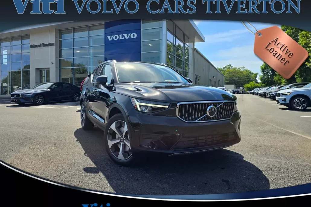 2025 Volvo XC40 Core photo 1