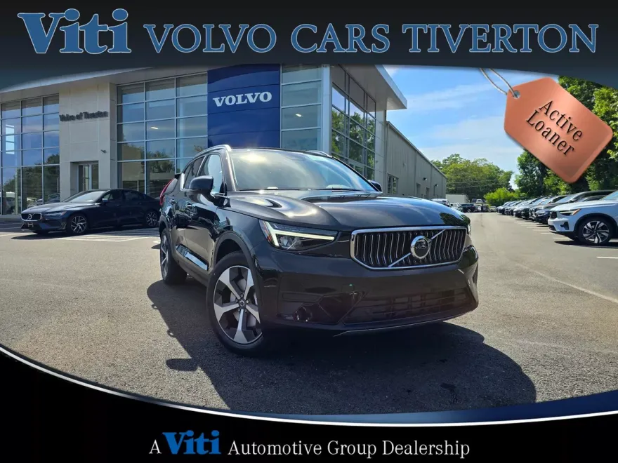 2025 Volvo XC40 Core photo 1