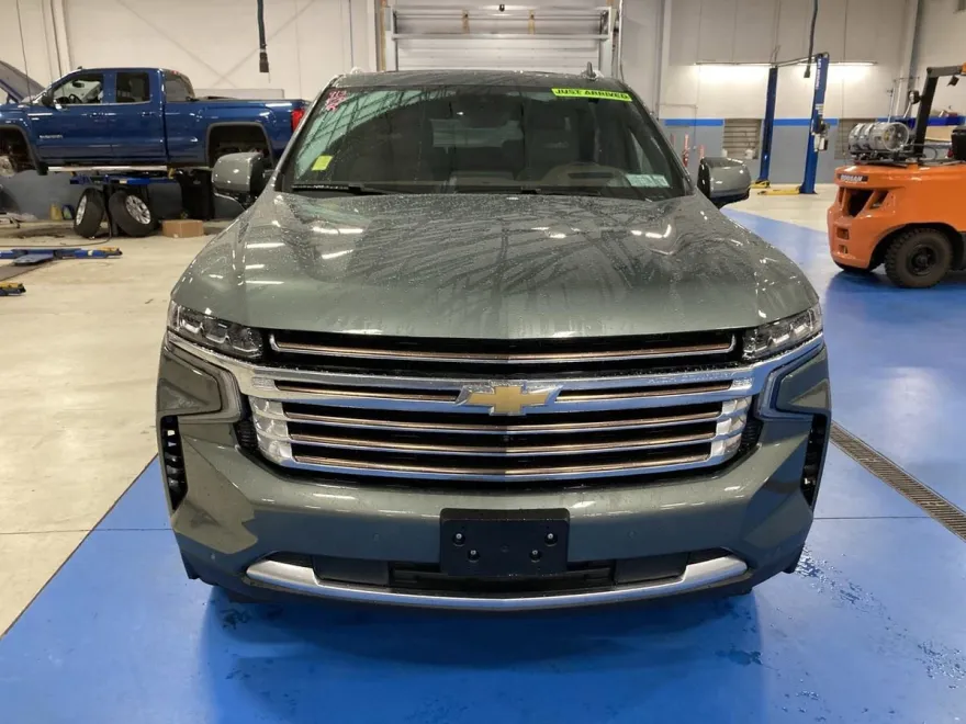 2024 Chevrolet Suburban High Country photo 1