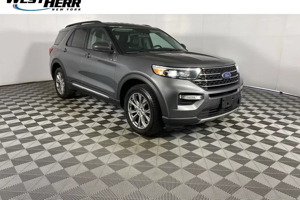 2022 Ford Explorer XLT photo 1