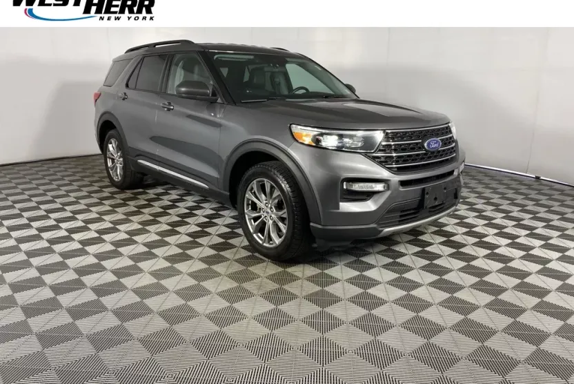 2022 Ford Explorer XLT photo 1
