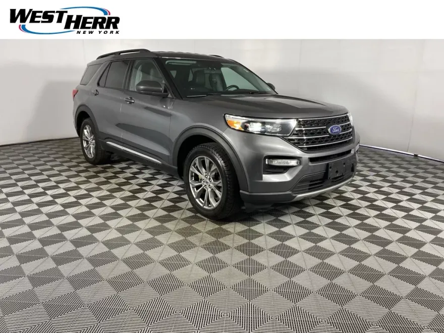 2022 Ford Explorer XLT photo 1