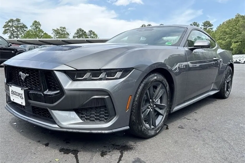 2025 Ford Mustang GT photo 1