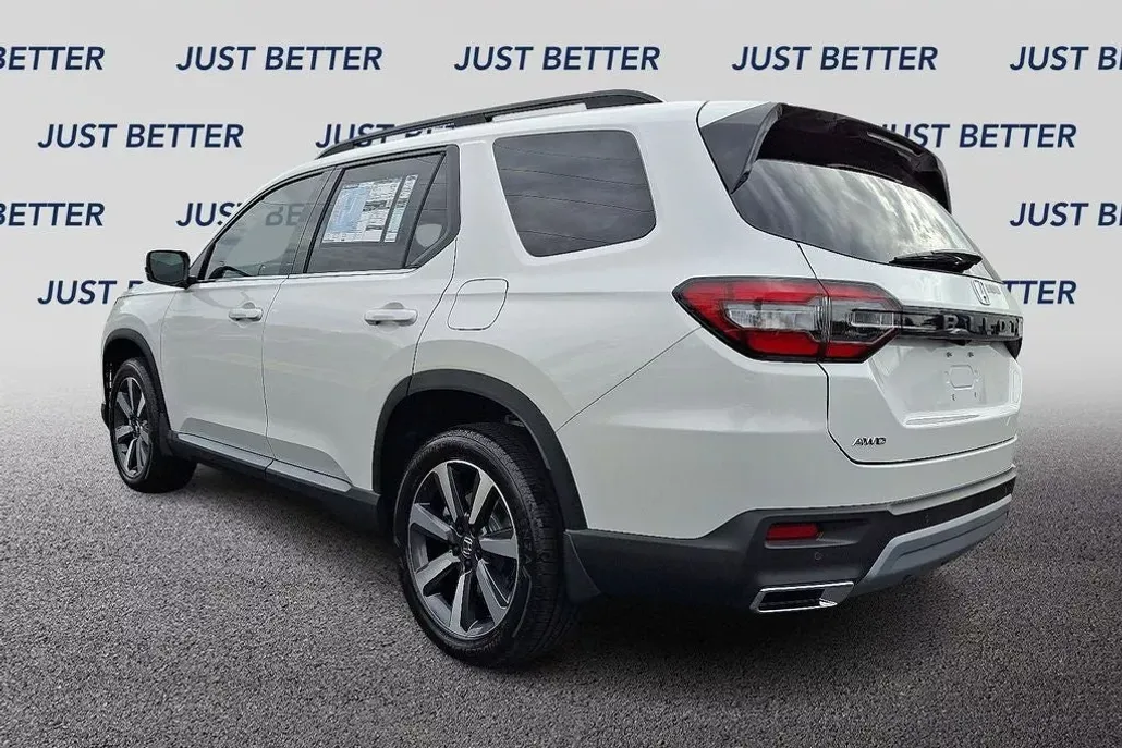 2025 Honda Pilot Touring photo 1
