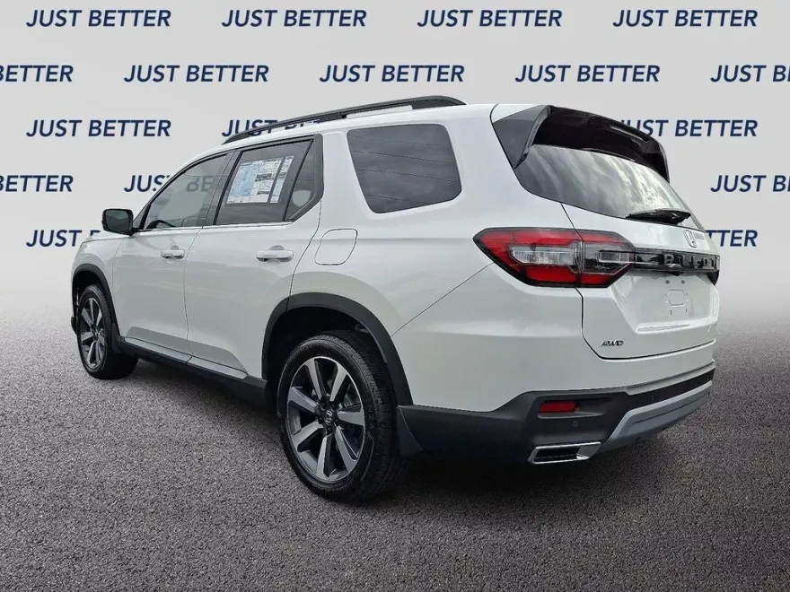 2025 Honda Pilot Touring photo 1