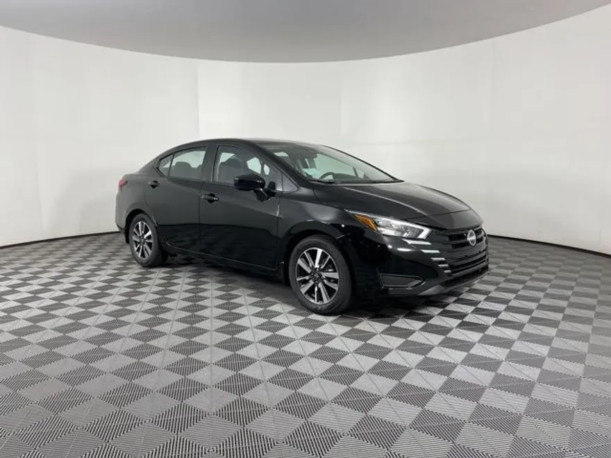 2025 Nissan Versa 1.6 SV photo 1