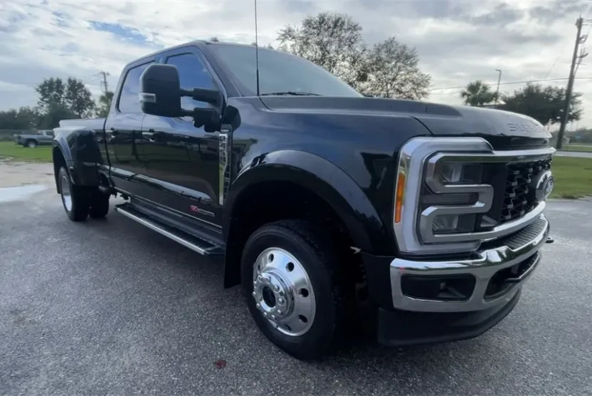 2023 Ford F-450 Lariat photo 1