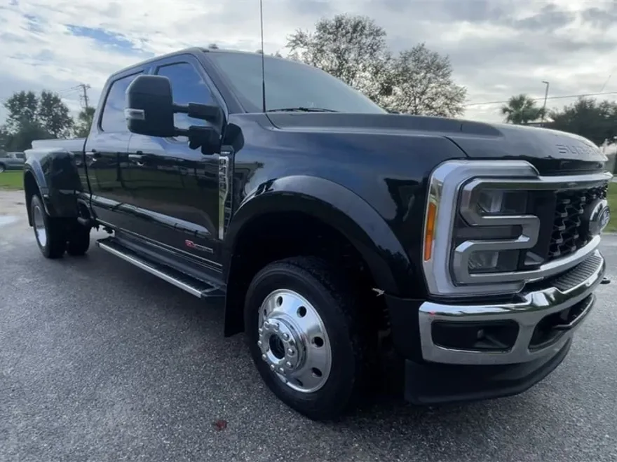 2023 Ford F-450 Lariat photo 1