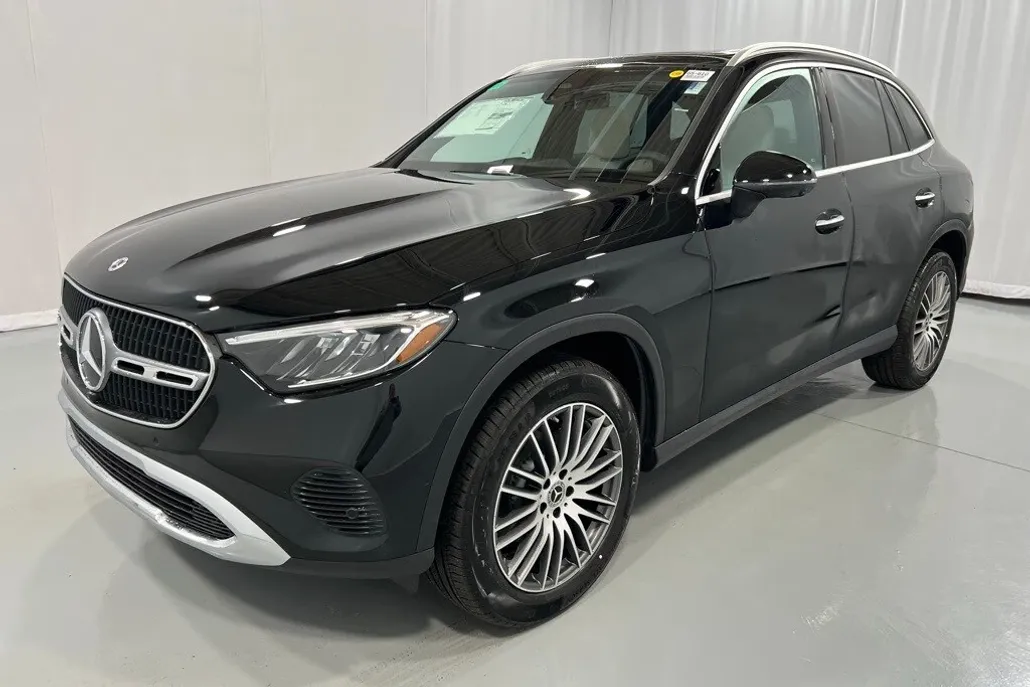 2025 Mercedes Benz GLC 300 4MATIC photo 1