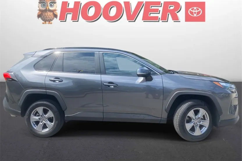 2022 Toyota RAV4 XLE photo 1