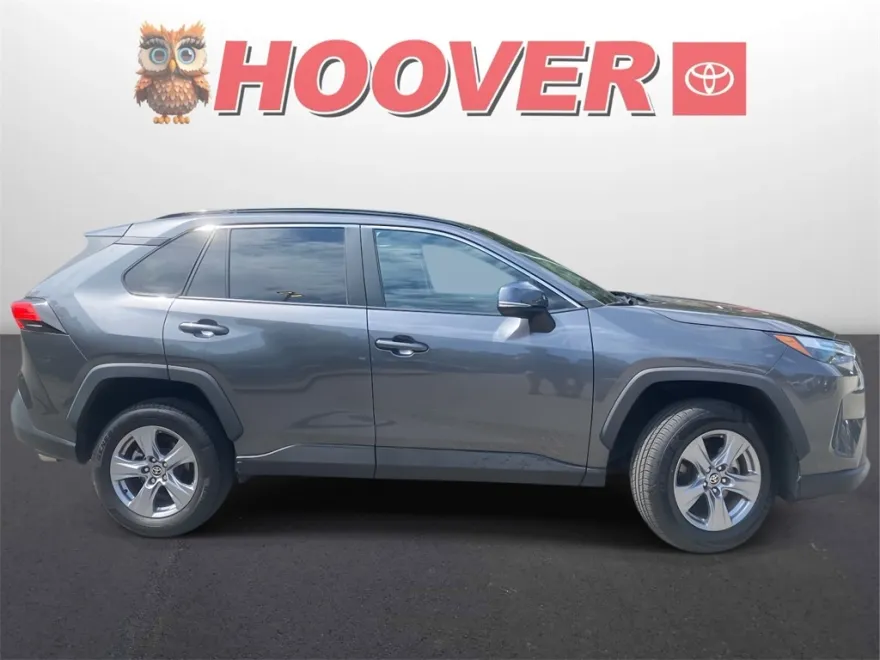 2022 Toyota RAV4 XLE photo 1