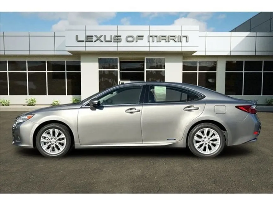 2015 Lexus ES 300h photo 1
