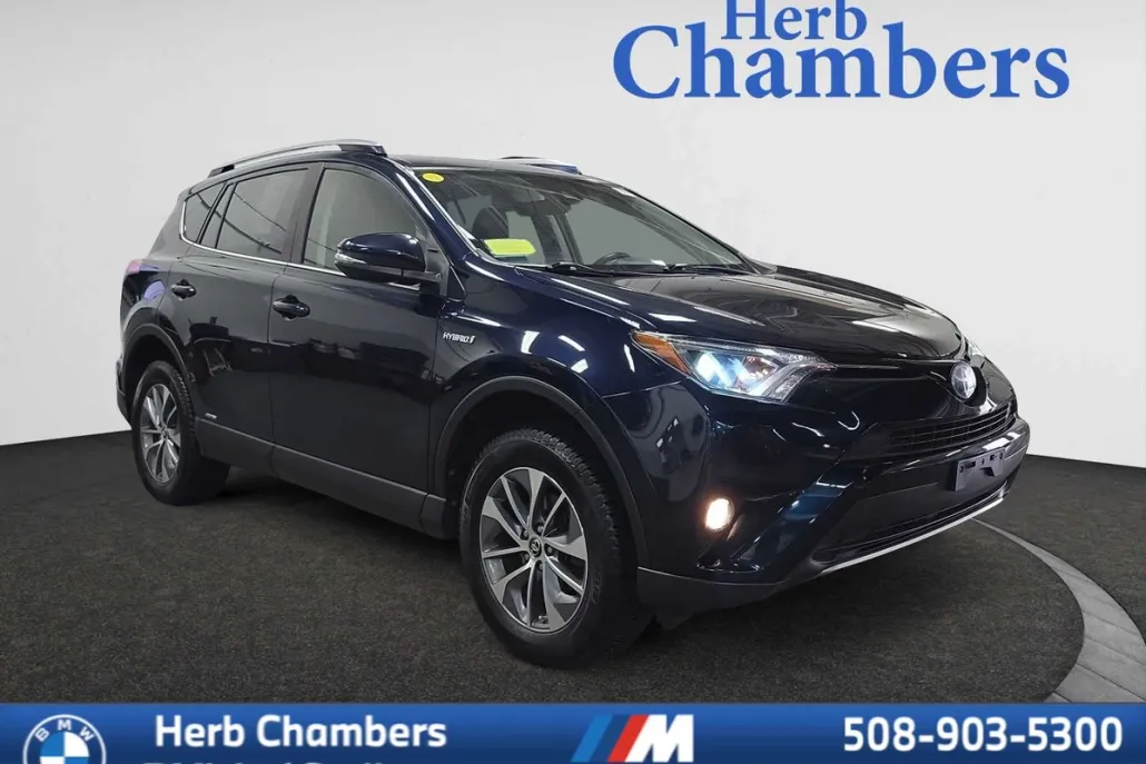 2017 Toyota RAV4 Hybrid XLE photo 1