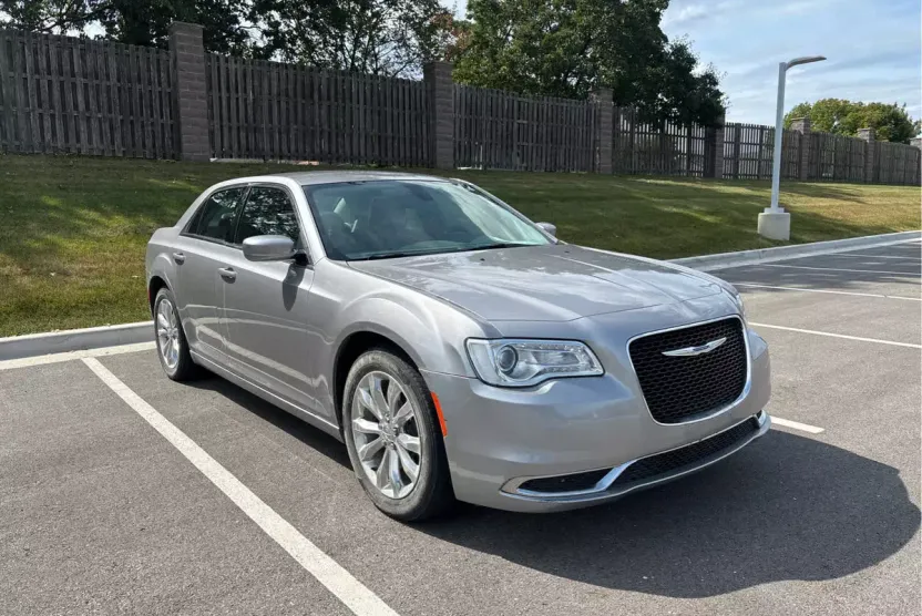 2017 Chrysler 300 Limited photo 1